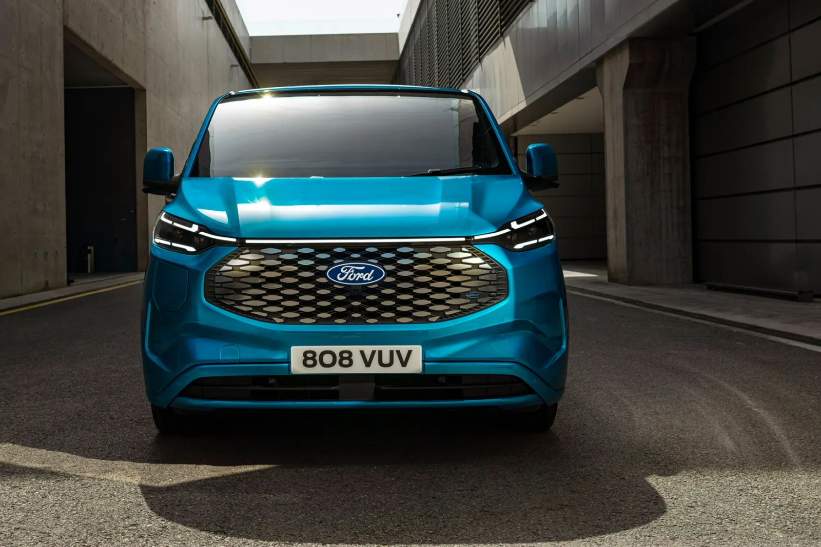 FORD TRANSIT CUSTOM 320 L2 DIESEL FWD 2.0 EcoBlue 136ps Low Roof Trend Van Auto