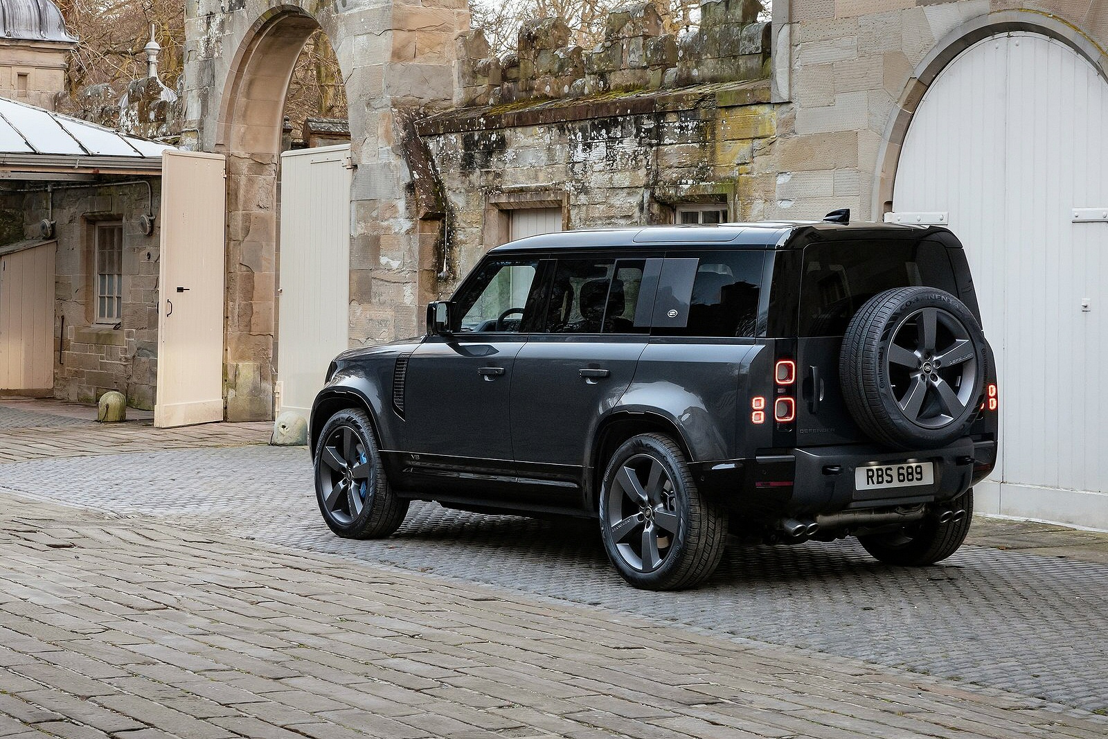 Land rover defender p400e