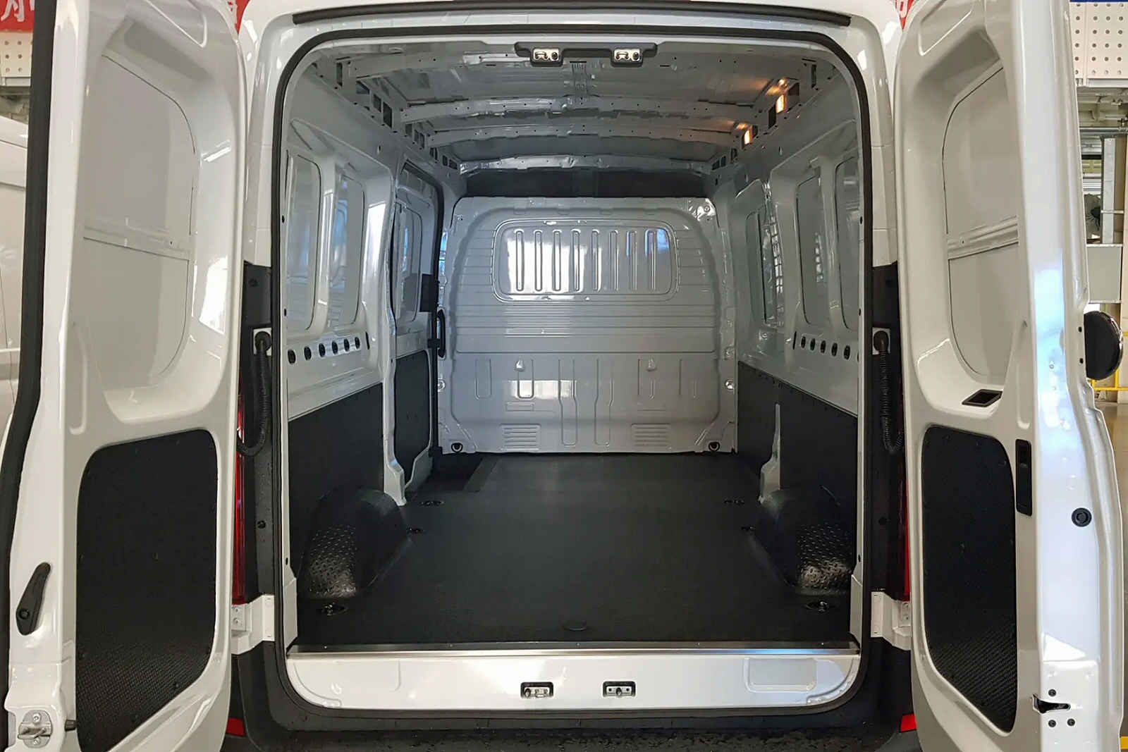 MAXUS E DELIVER 9 LWB ELECTRIC FWD 150kW High Roof Van 72kWh Auto