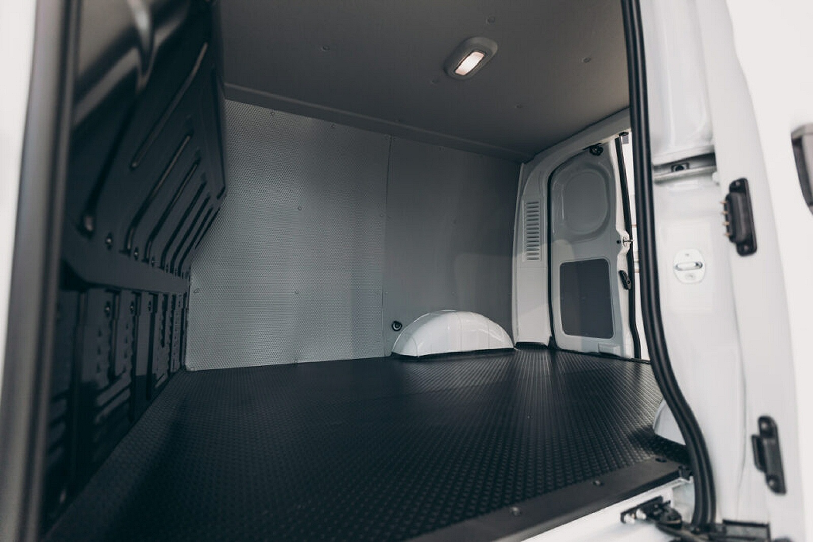 MAXUS E DELIVER 3 L2 ELECTRIC 90kW Chassis Cab 50.2kWh Auto