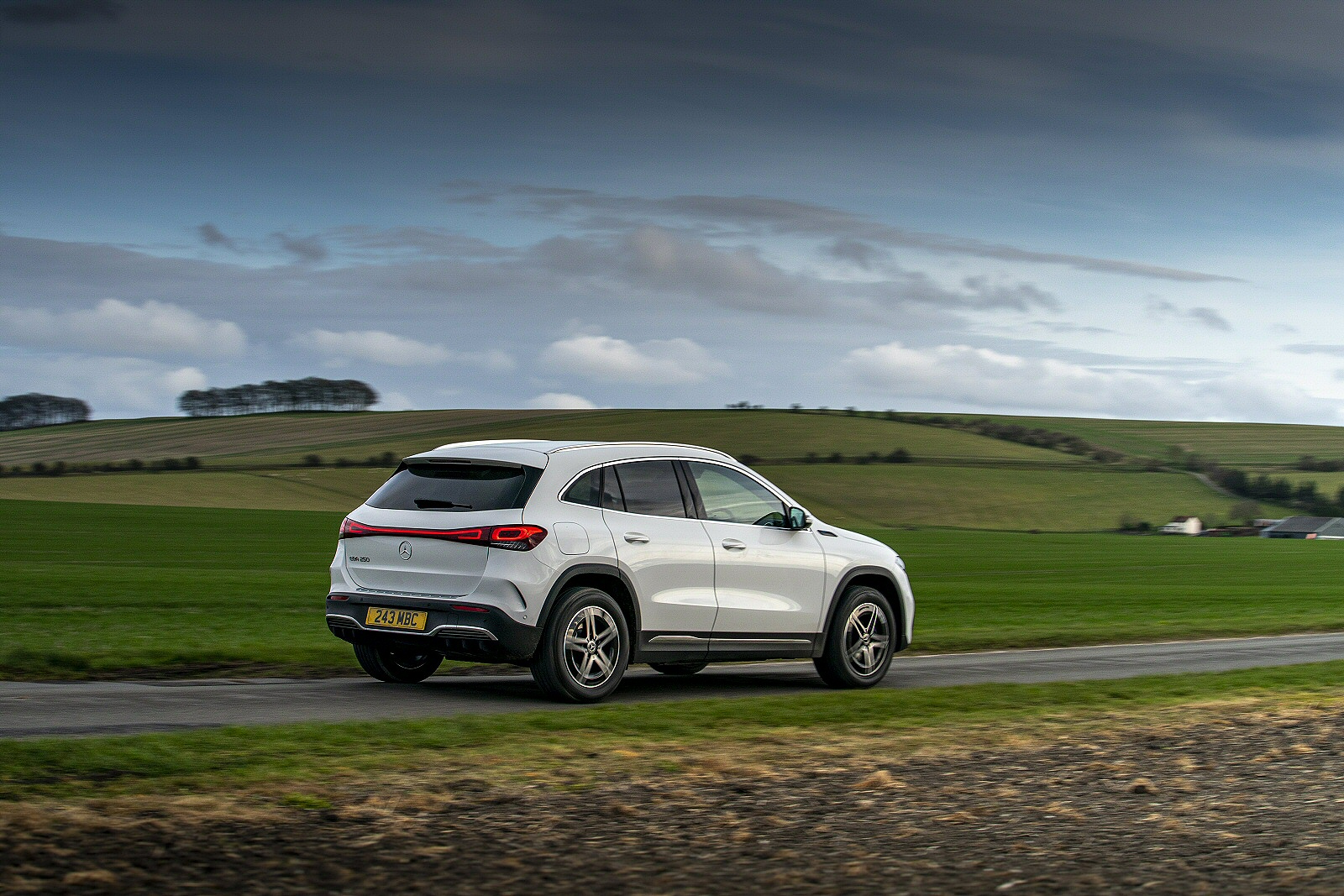 MERCEDES-BENZ EQA HATCHBACK AMG Line 300 4Matic | 67 kWh