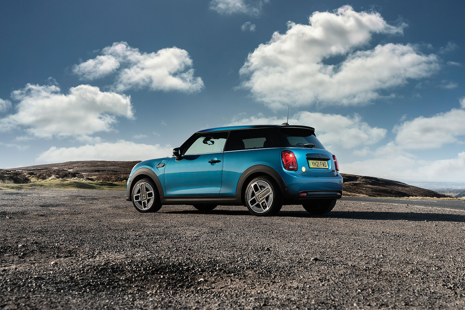 MINI ELECTRIC HATCHBACK SPECIAL EDITION 135kW Cooper S Multitone Edition 33kWh 3dr Auto