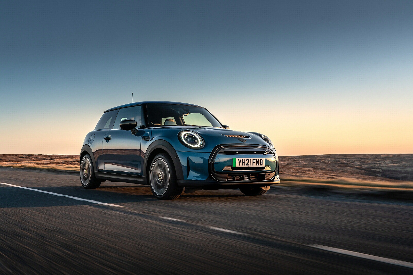MINI ELECTRIC HATCHBACK SPECIAL EDITION 135kW Cooper S Multitone Edition 33kWh 3dr Auto