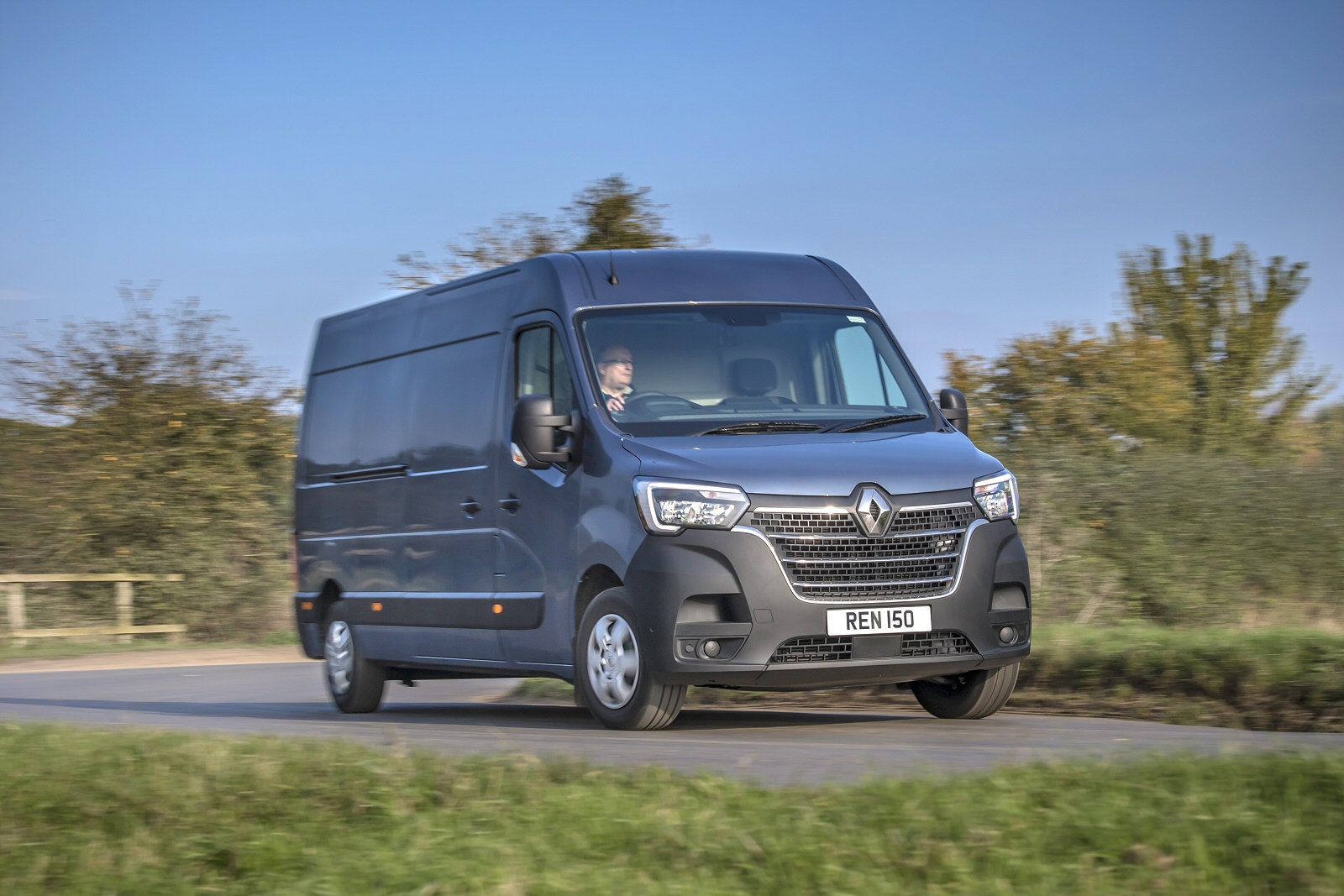 RENAULT MASTER E-TECH SWB ELECTRIC FWD SL31 57kW 52kWh Business Low Roof Van Auto