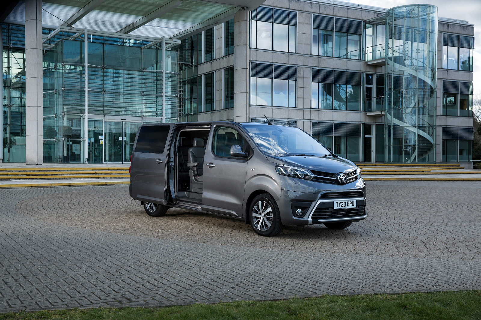 Toyota proace фото