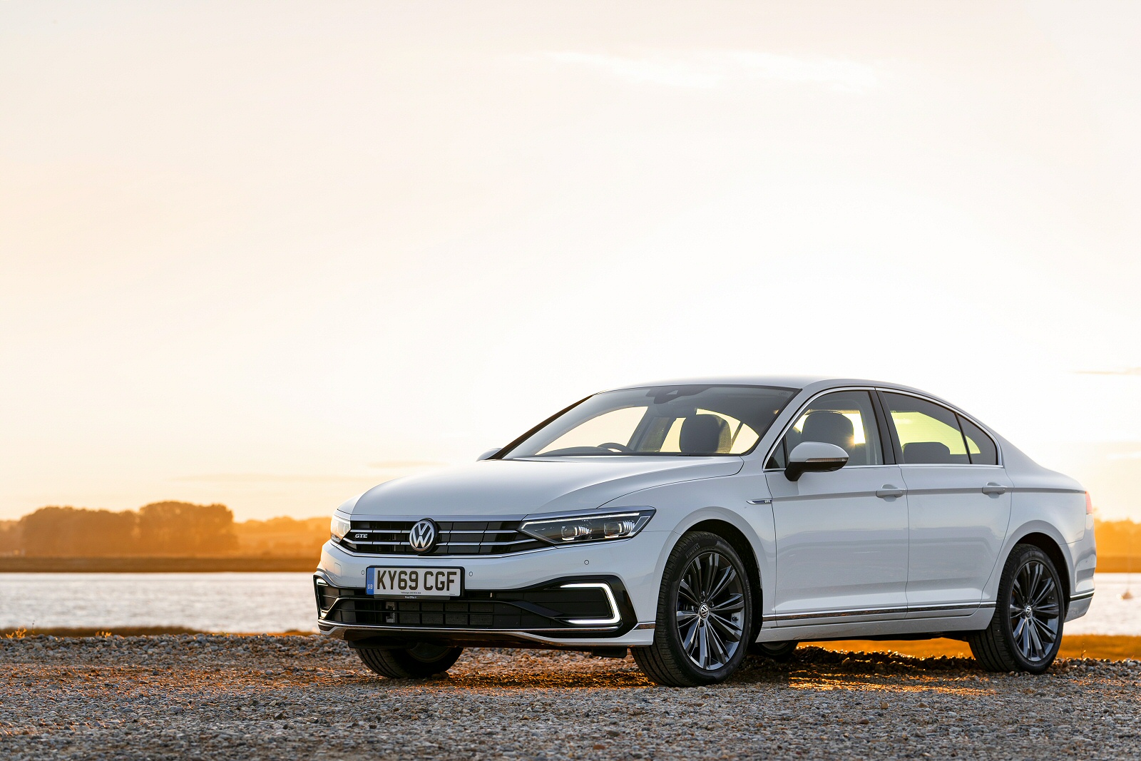 Used 2019 Volkswagen Passat 1 4 Tsi Phev Gte Advance 4dr Dsg £27 798 5 772 Miles Pure White