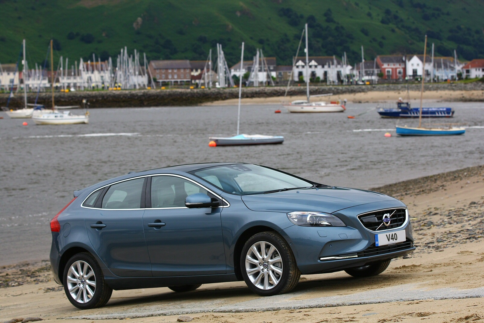 ‘THE VOLVO WITH ADDED FOCUS’ Volvo V40 (2012 2014