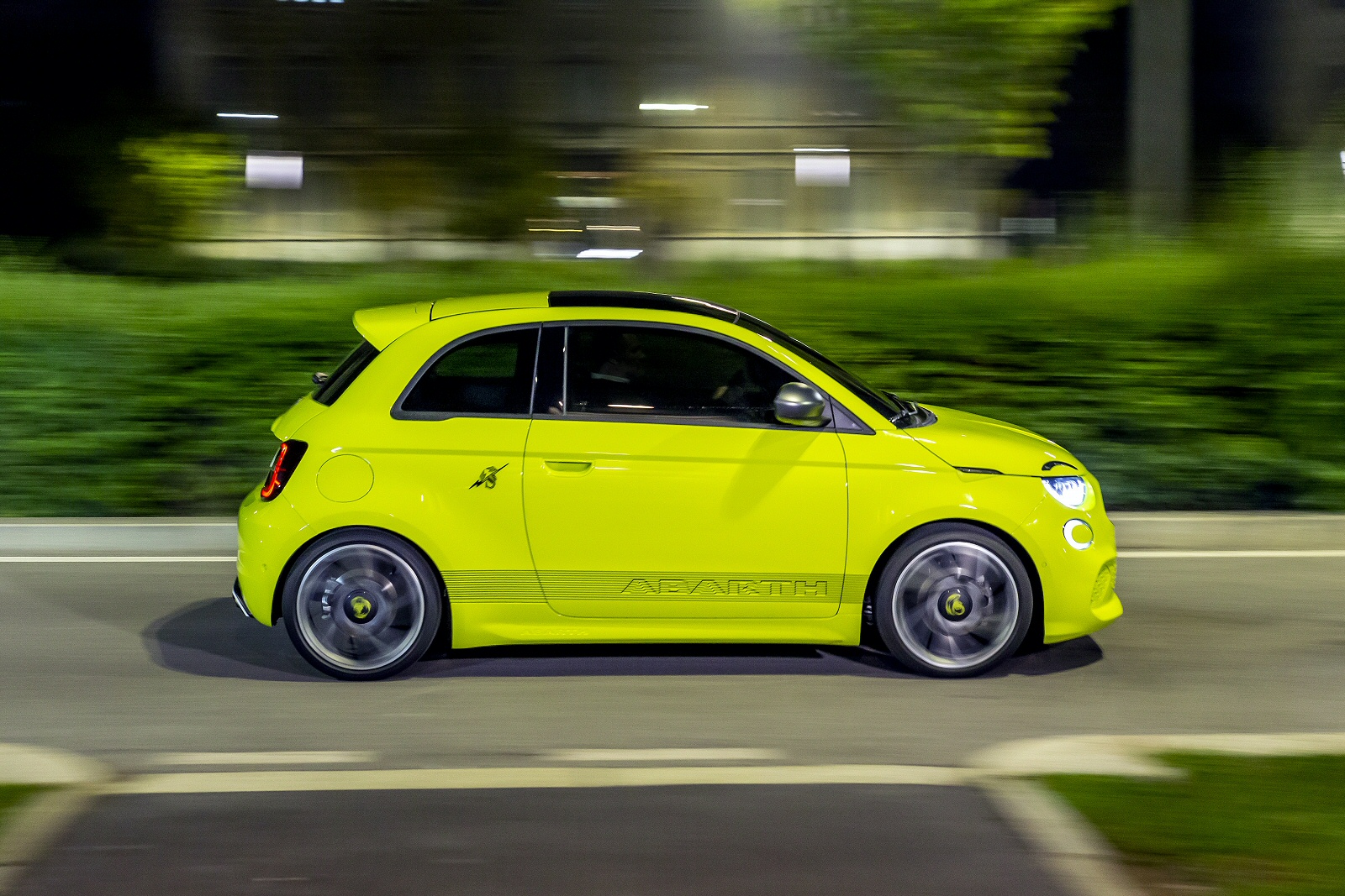 ABARTH 500 ELECTRIC HATCHBACK SPECIAL EDITION 114kW Scorpionissima 42 ...