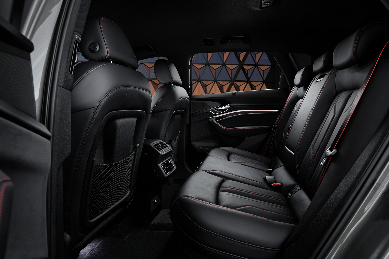 AUDI Q8 E-TRON ESTATE 250kW 50 Quattro 95kWh Sport 5dr Auto