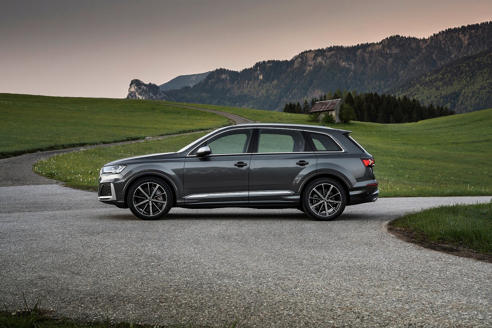 DY70YJN Audi SQ7 Vorsprung TDI 435 PS tiptronic in stock at Crewe Audi