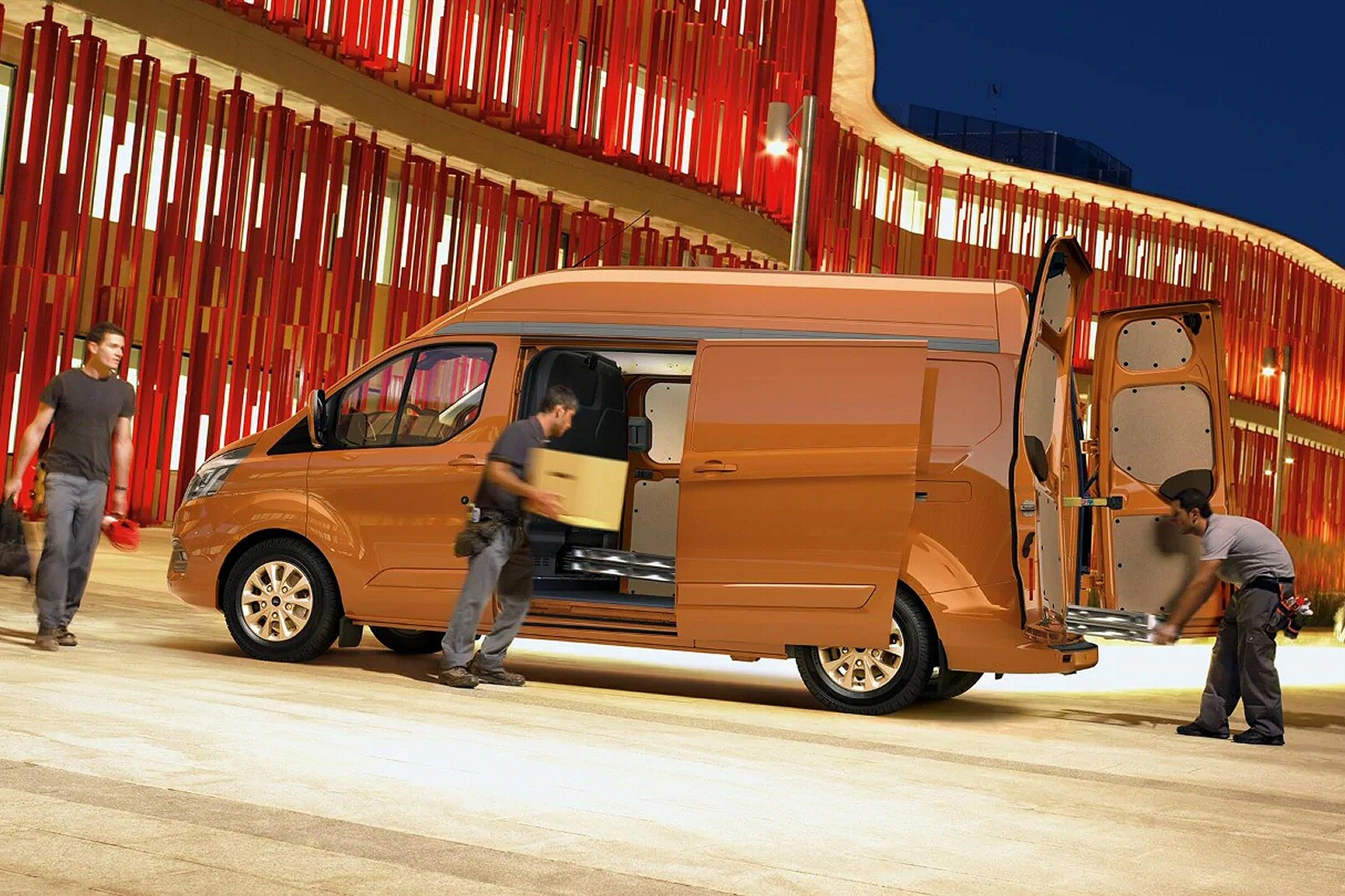 FORD TRANSIT CUSTOM 300 L1 DIESEL FWD 2.0 EcoBlue Hybrid 170ps Low Roof Active Van