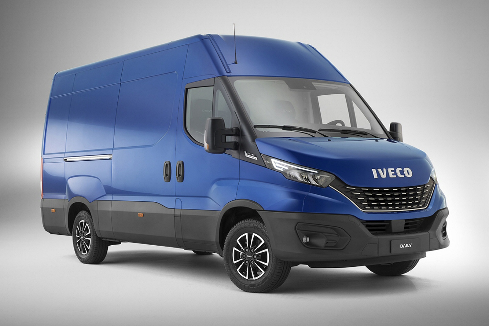 IVECO eDAILY 35S10 ELECTRIC 100kW 37kWh Van 3000 WB Auto