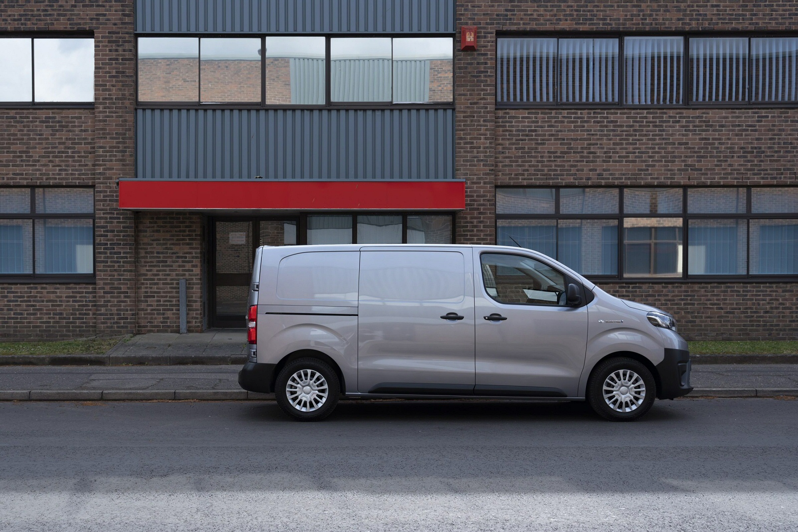 TOYOTA PROACE MEDIUM ELECTRIC 100kW Icon 50kWh Van Auto [11kWCh]