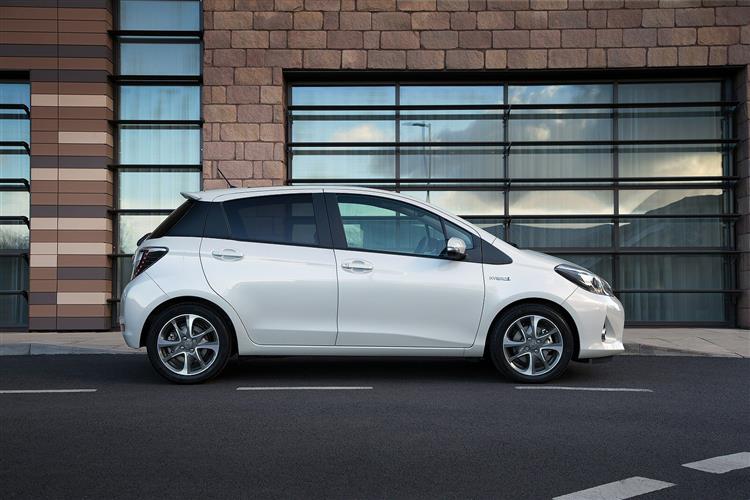 New Toyota Yaris Hybrid (2012 - 2014) review