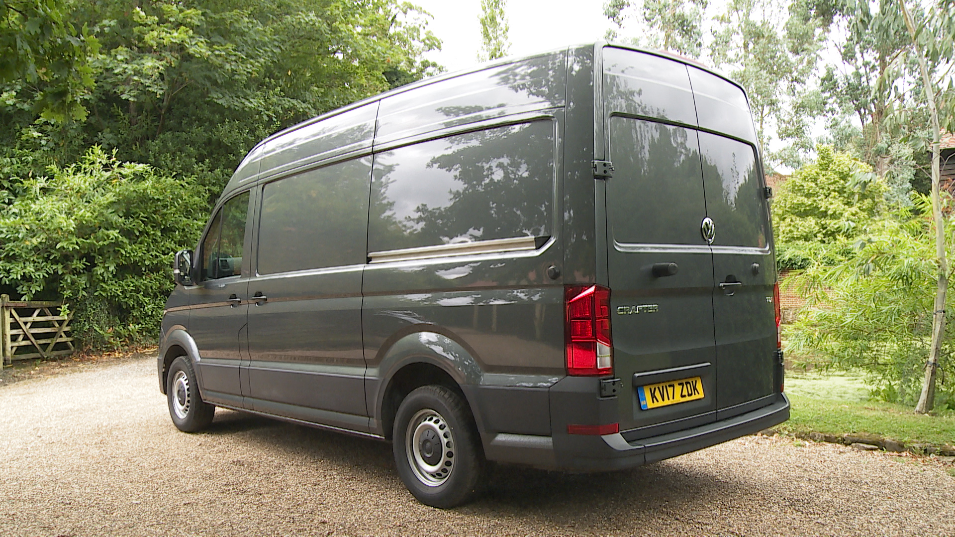 VOLKSWAGEN CRAFTER CR35 MWB DIESEL FWD 2.0 TDI 102PS Startline Business ...