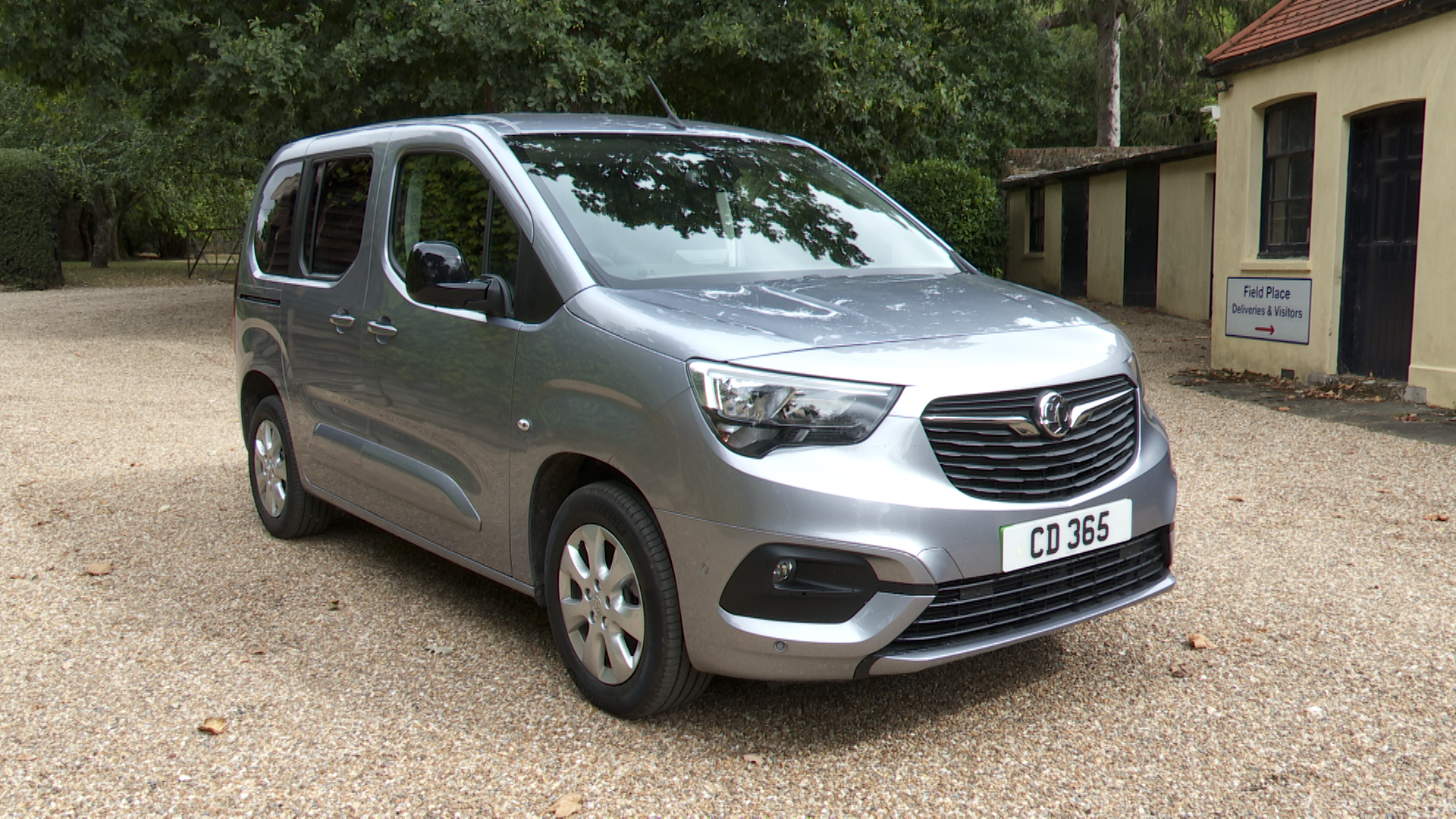 VAUXHALL COMBO LIFE ELECTRIC ESTATE 100kW Design 50kWh 5dr Auto