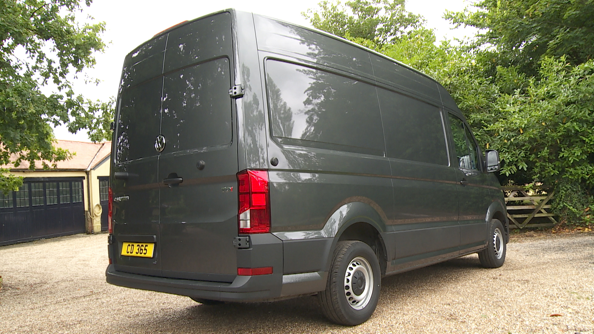 VOLKSWAGEN CRAFTER CR35 MWB DIESEL FWD 2.0 TDI 102PS Startline Business ...