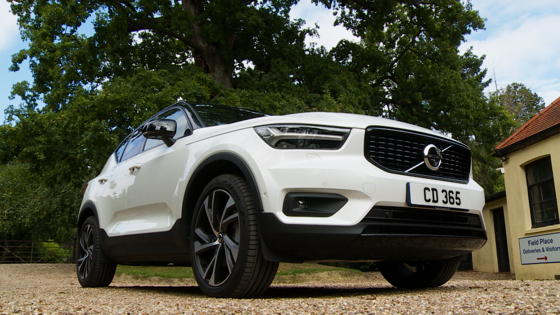 VOLVO XC40 ESTATE 1.5 T4 Recharge PHEV Plus Dark 5dr Auto Lease Deals